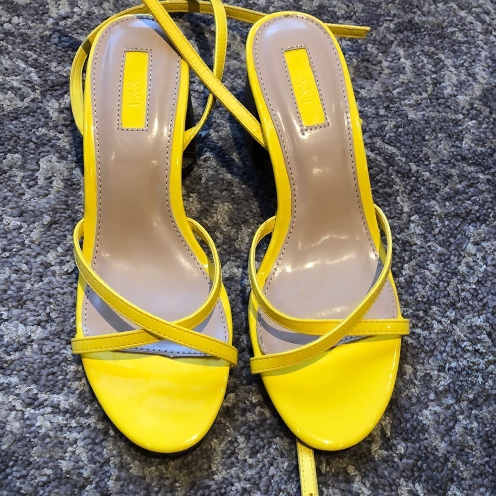 Forever 21 strappy yellow sandal block heel in. 6.5